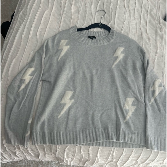 Rails greyish lightning bold sweater. Never worn super super comfy. - Picture 2 of 4